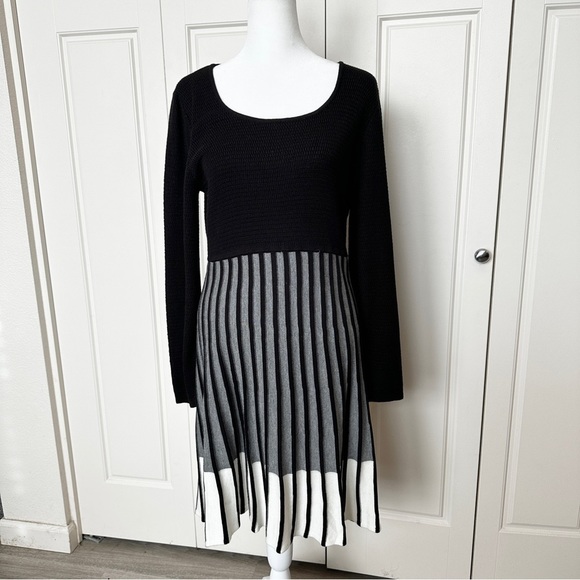 Calvin Klein Dresses & Skirts - Calvin KLEIN LONG SLEEVE SWEATER DRESS BLACK & WHITE SZ M